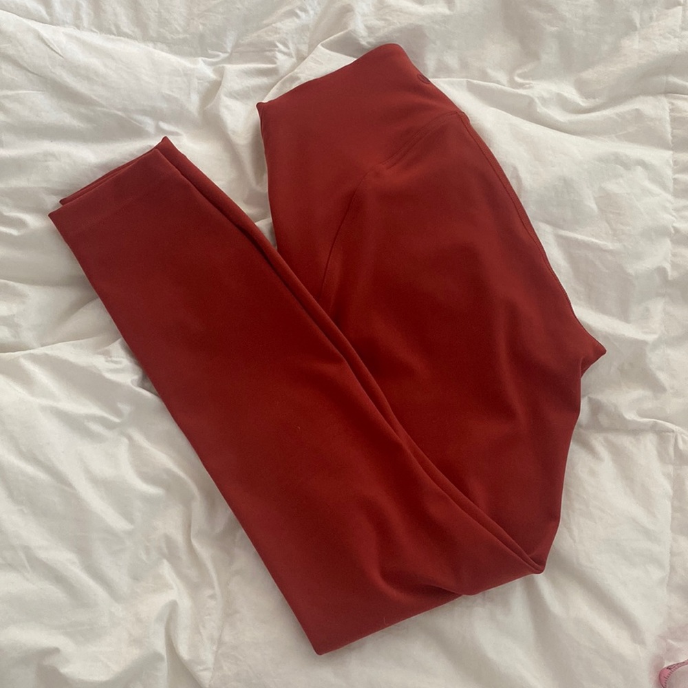 Lululemon Instills
